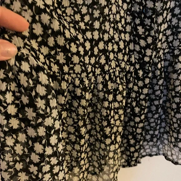 H&M Boho Black With White Floral Print Sheer Ruffled Blouse, Women’s Size 4 - Picture 4 of 10